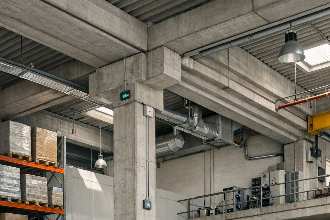 Elementi strutturali e non strutturali che influenzano la sicurezza sismica di un edificio industriale