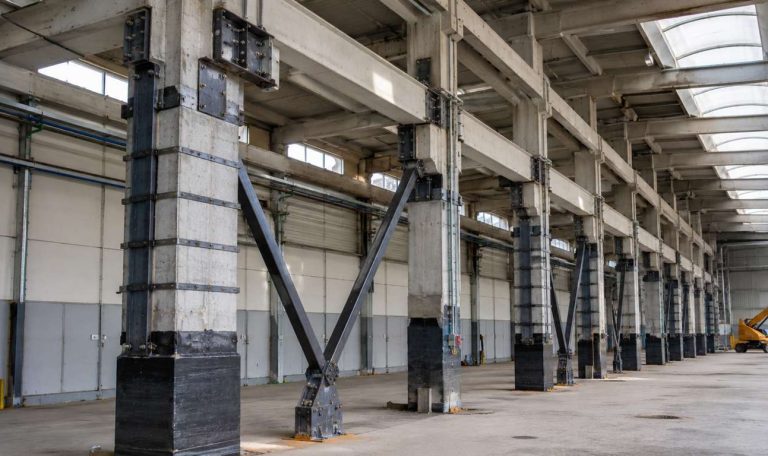 Lavori di miglioramento sismico su edificio industriale prefabbricato